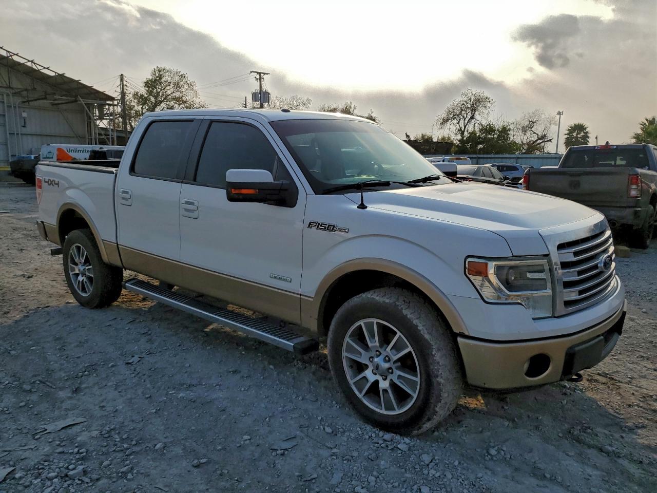 Ford F-150 Supercrew Image 6